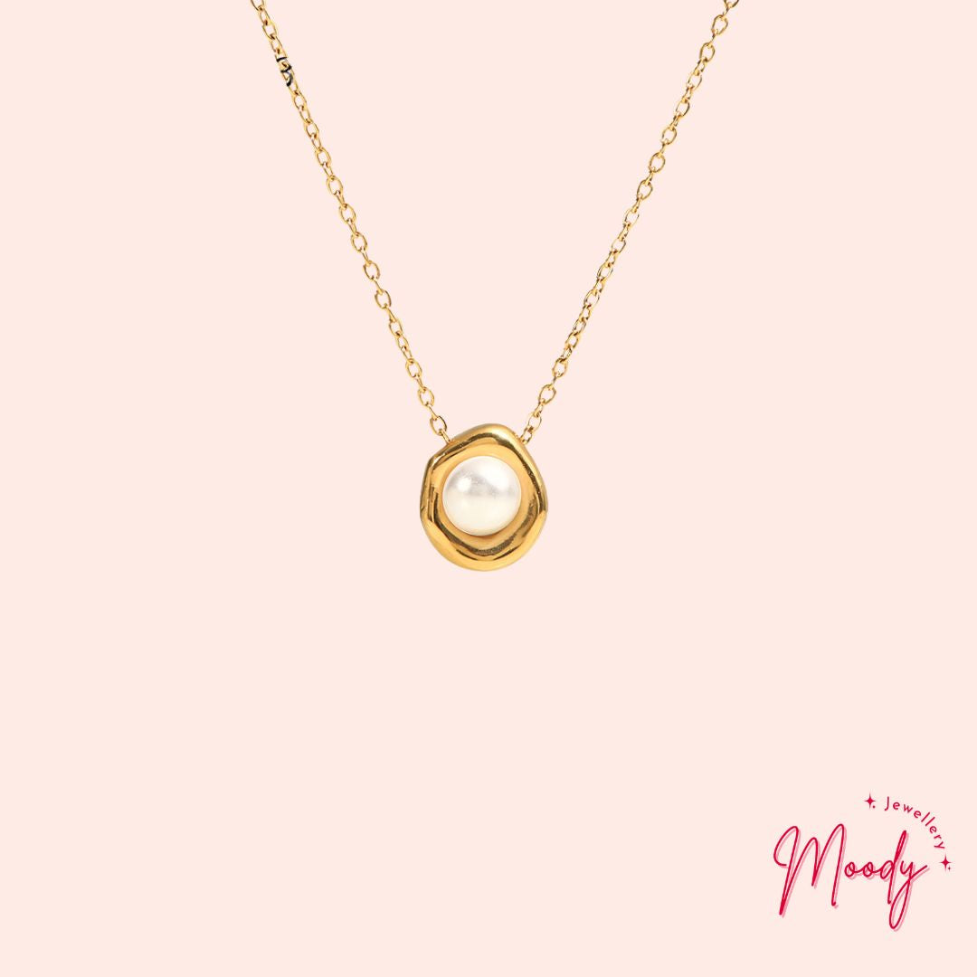 Luna Pearl Necklace