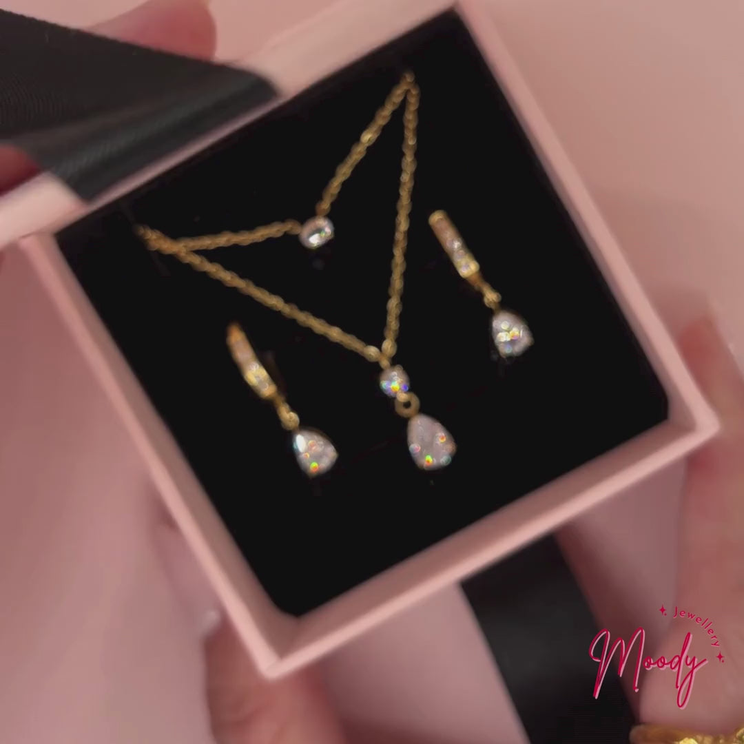 Lumi Teardrop Necklace